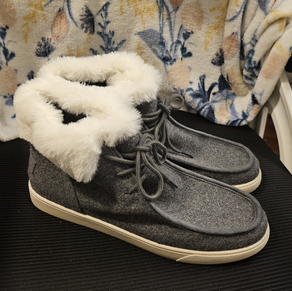 Cozy Gray Fur-Lined Women's Shoes